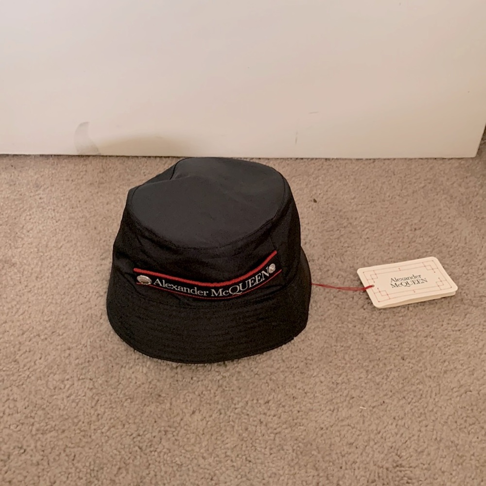 Alexander McQueen bucket hat